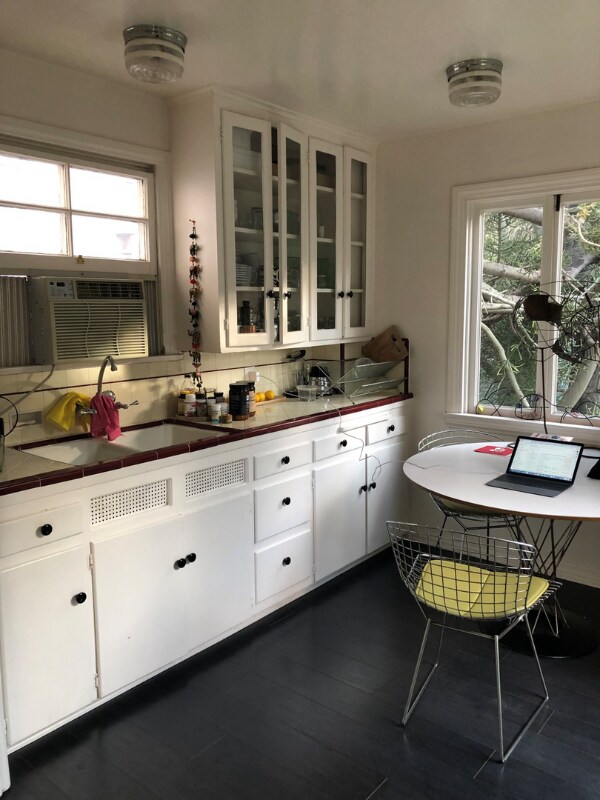 Foto del edificio - 2582 1/2 Beachwood Dr