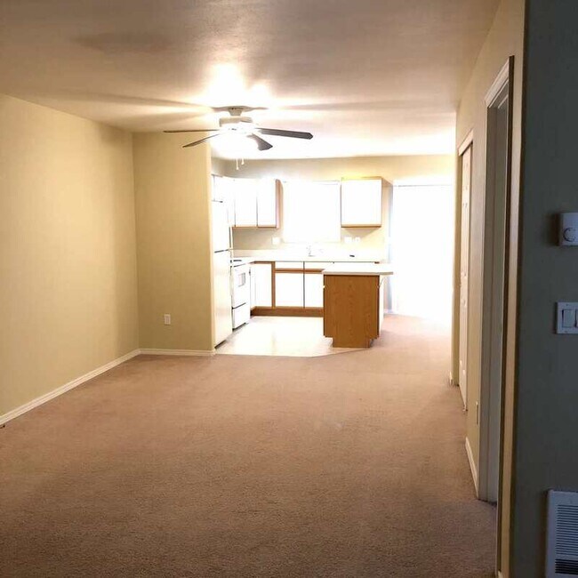 Foto del edificio - 1973 SW Canyon Dr