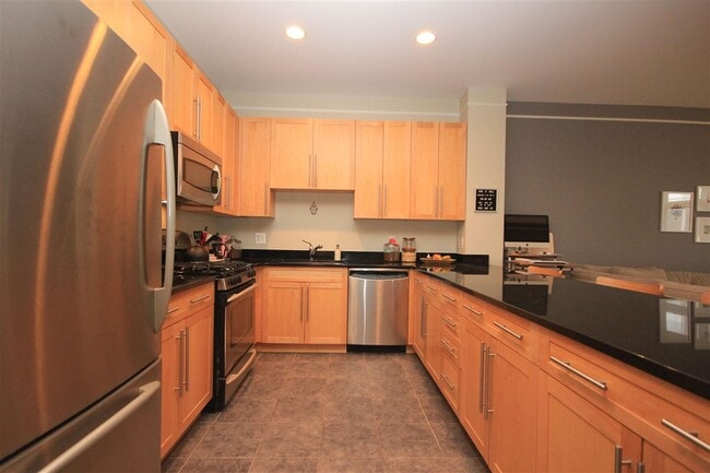 Building Photo - 1300 Grand St