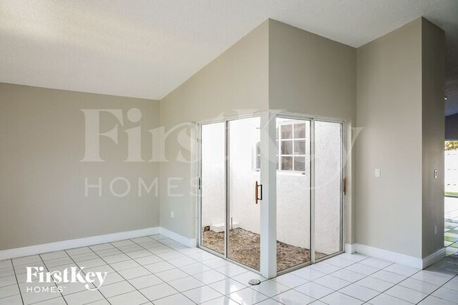 Foto del edificio - 5860 SW 150th Ave