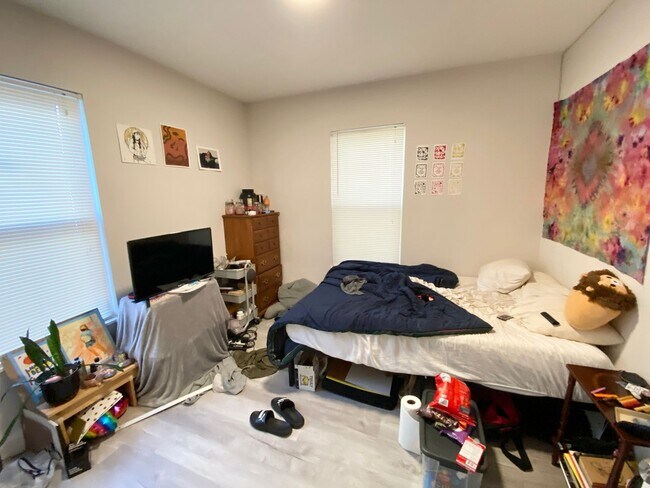 Building Photo - Spacious 5 Bedroom • 3 Bathroom in Mission Hill | In-Unit Laundry | Parking Available | 9/1/2026