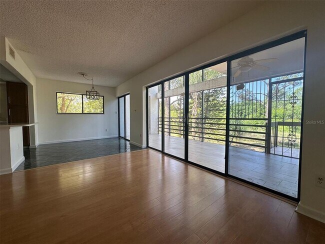 Foto del edificio - 4594 Towerpine Rd