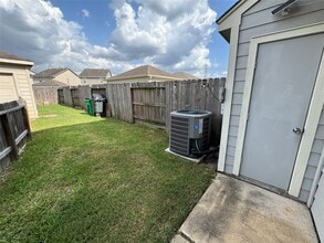 Building Photo - 9714 Coyote Creek Dr