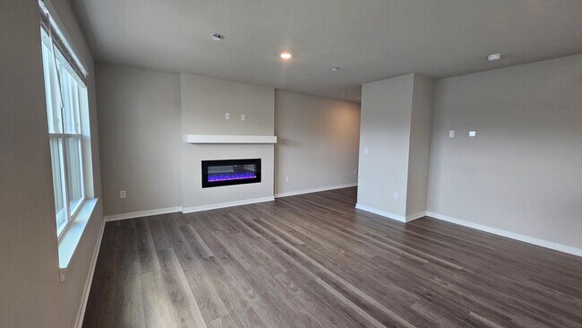Foto del edificio - Brand New 3 Bedroom, 2.5 Bathroom Townhous...