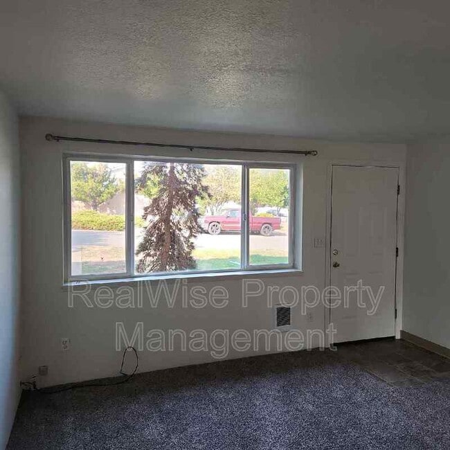 104 NW Mercy Hills Dr, Roseburg, OR 97471 Condo for Rent in Roseburg