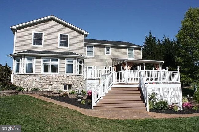 Building Photo - 210 Locust Hill Dr
