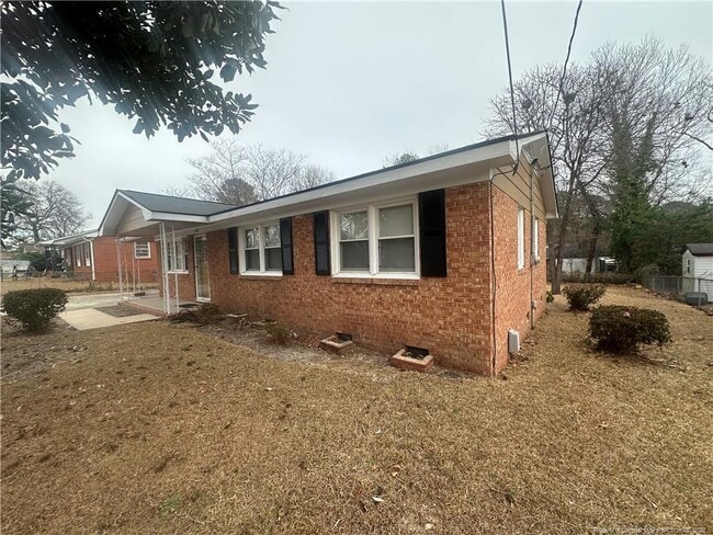 Foto del edificio - 6120 Conaway Dr