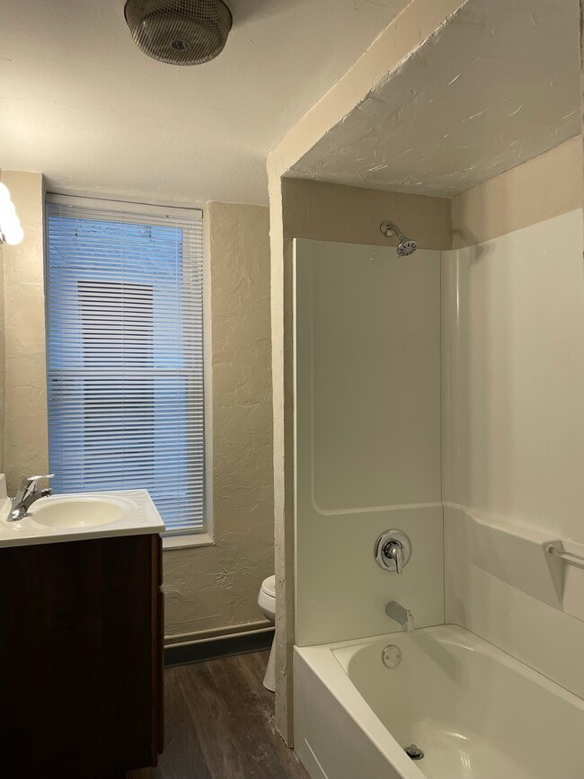 306 Craft Ave Unit 16 - The Oaks Apartments