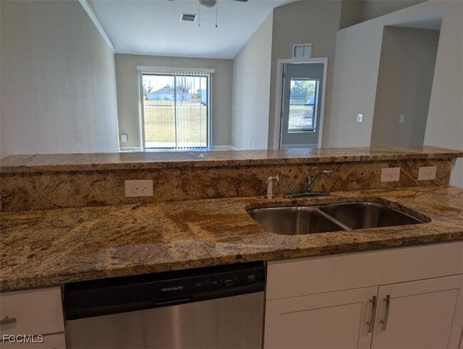 Foto del edificio - 2807 SW 8th Pl