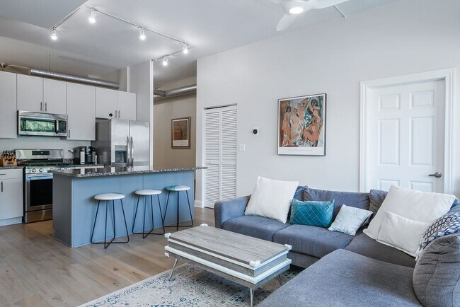 Foto del edificio - 3125 W Fullerton Ave