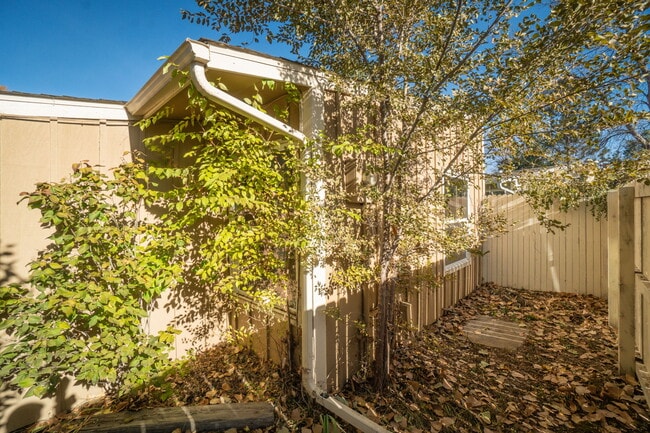 Building Photo - 6927 Totara Pl