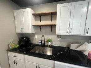 Building Photo - 1506 Rockland Ave