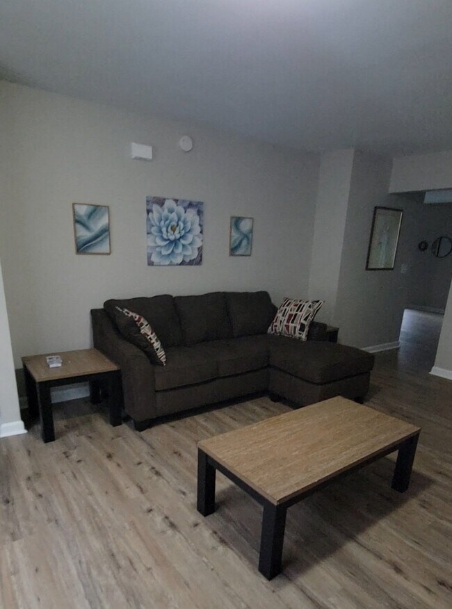 Building Photo - 389 Denman Loop