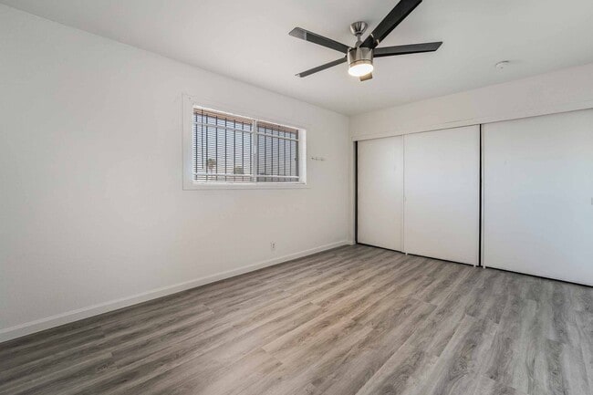 Building Photo - Modern Condo: Remodeled Elegance Awaits!