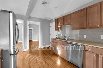 Building Photo - 84 Crane St