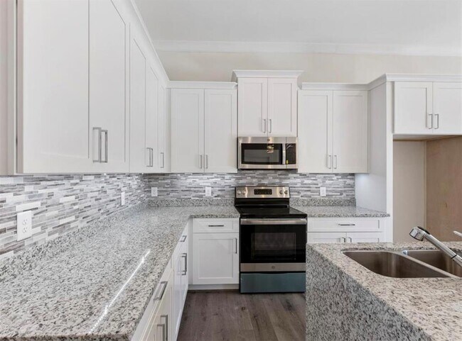 Building Photo - 5031 Willow Glen Dr