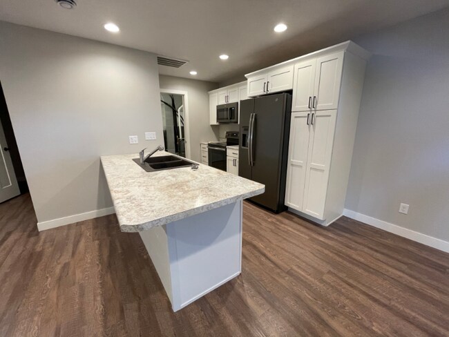 Building Photo - 2912 Sportsmans Dr