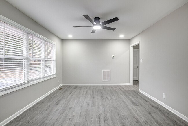 Foto del edificio - Fully Renovated 2 Bedroom - Walk/Bike to UNC Chapel Hill!