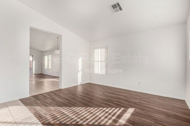 Building Photo - 15928 W Smokey Dr