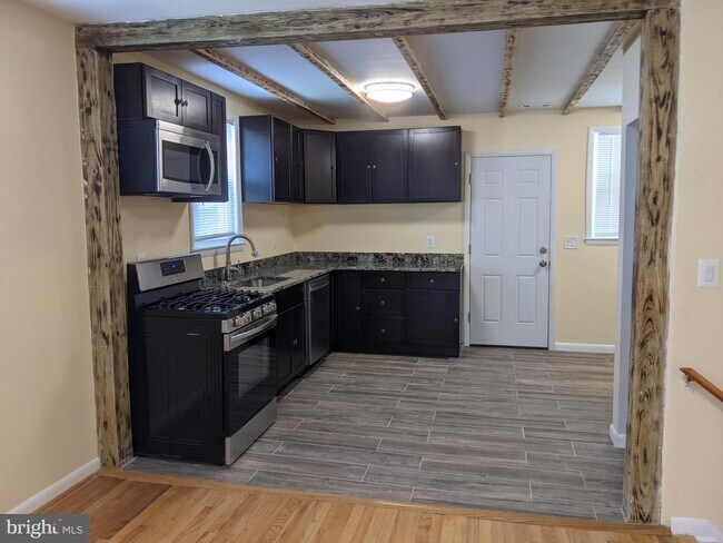 Building Photo - 3522 W Caton Ave