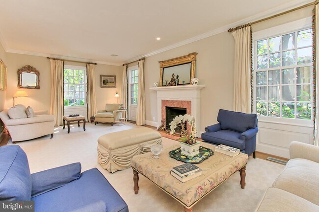 Foto del edificio - 2411 Tracy Pl NW