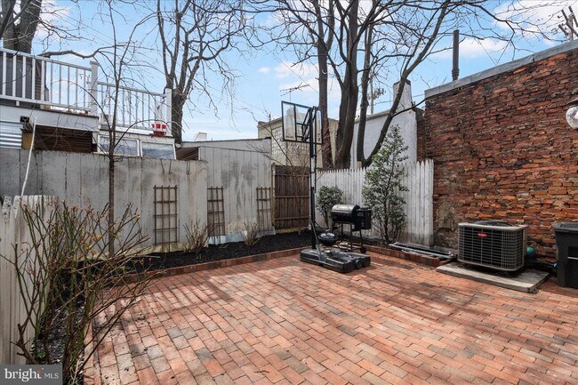 Building Photo - 1627 Aliceanna St