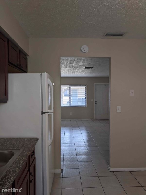 Building Photo - 2 br, 1 bath Apartment - 5622 La Salle Court