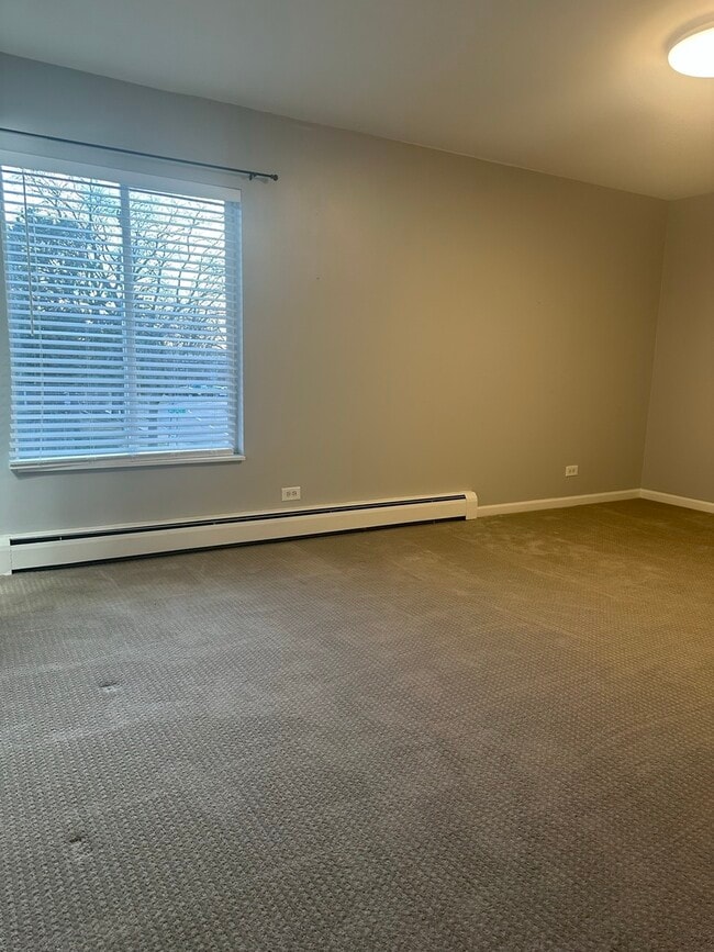 Building Photo - 851 Miller Ln