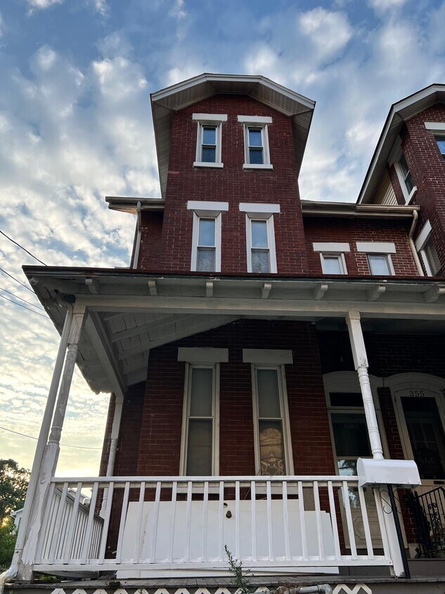 Primary Photo - 353 Church St