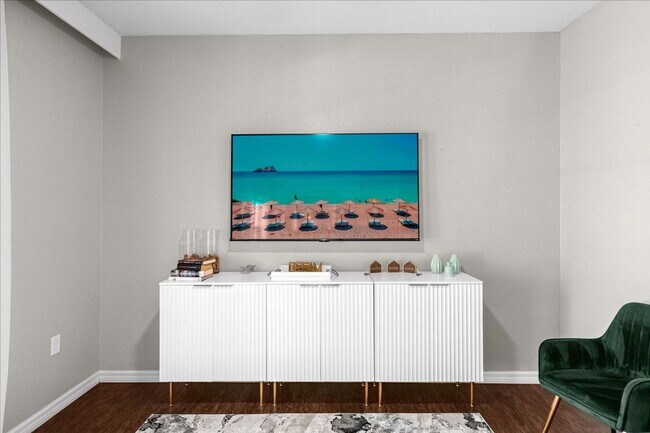 Building Photo - 5350 Diplomat Ct