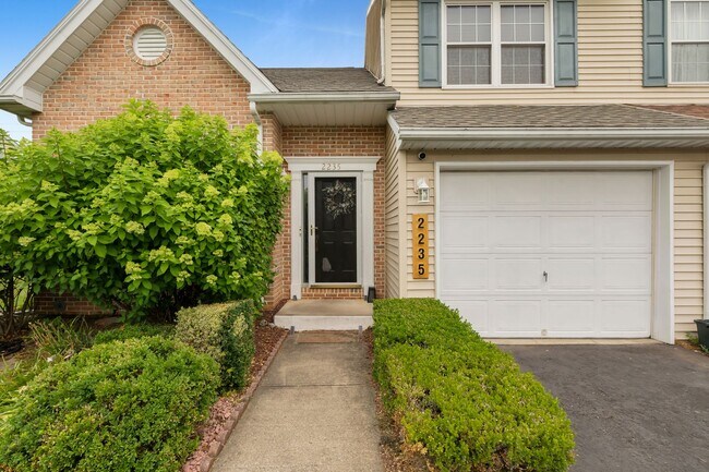 Foto del edificio - 2235 Briarwood Dr
