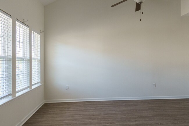 Foto del edificio - Three Bedroom Townhome