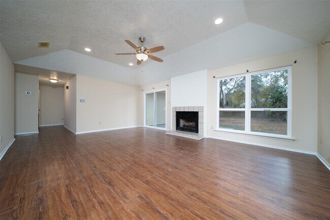 Foto del edificio - 2411 Gunston Ct