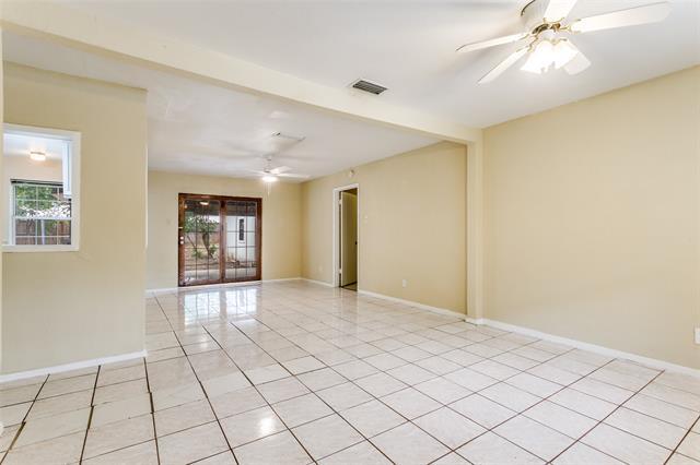 Foto del edificio - 408 Price Dr