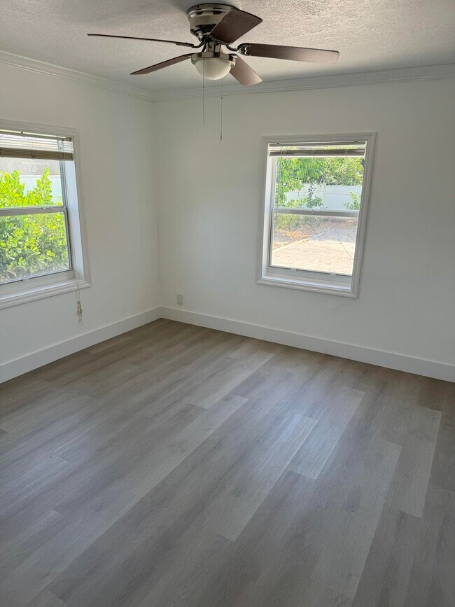 Building Photo - 330 Cypress Dr
