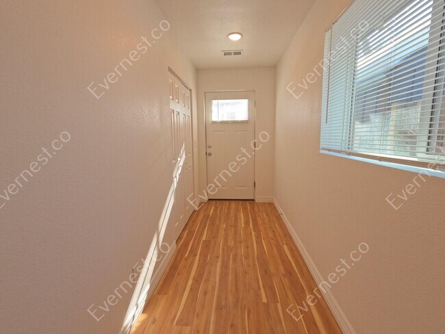 Foto del edificio - Lovely 1-Bedroom Haven in Prime Location /...