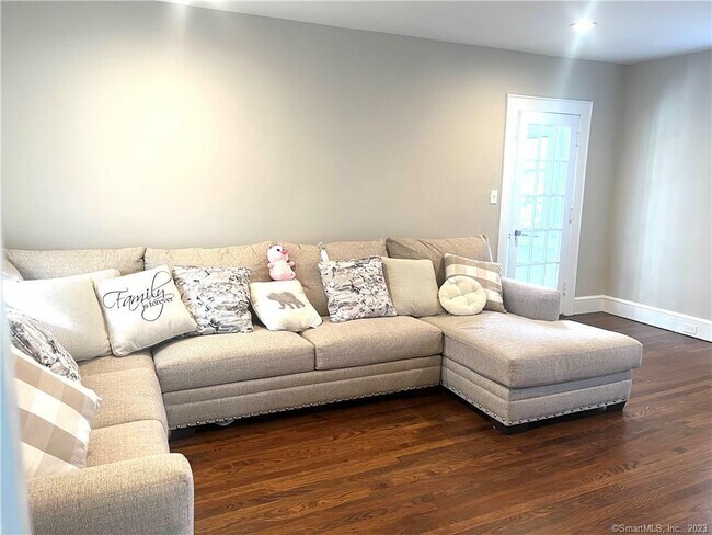 Foto del edificio - 231 Nichols Ave