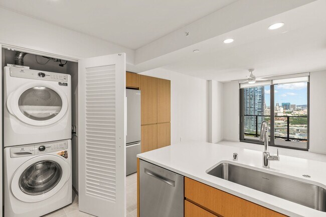 Building Photo - Sky Ala Moana/1BR, 1BA, PKG, AC, W/D, Reso...