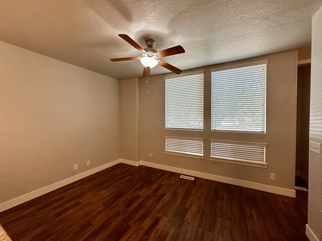 Photo - 7942 5090 W House