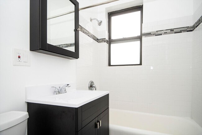 Foto del edificio - 3340 N Marshfield Ave