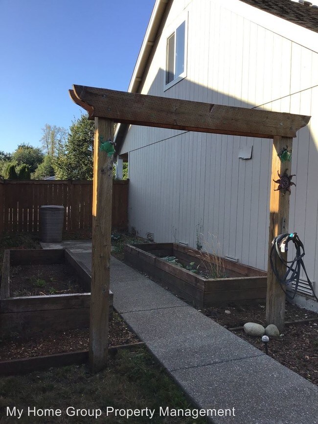 Building Photo - 4 br, 2.5 bath House - 15714 104th Ave SE
