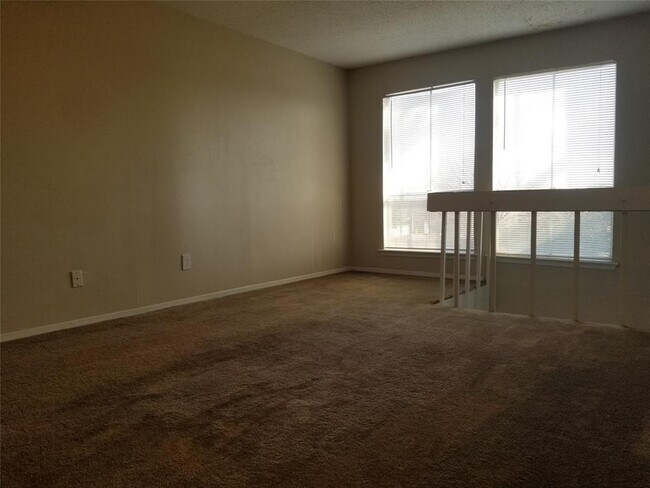 Building Photo - 4640 Country Creek Dr