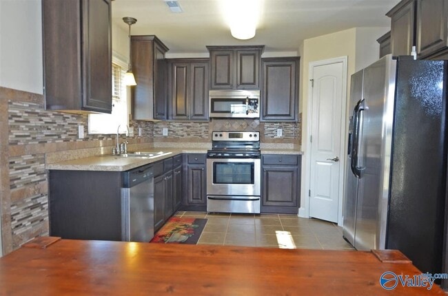 Building Photo - 206 Fields Pond Dr