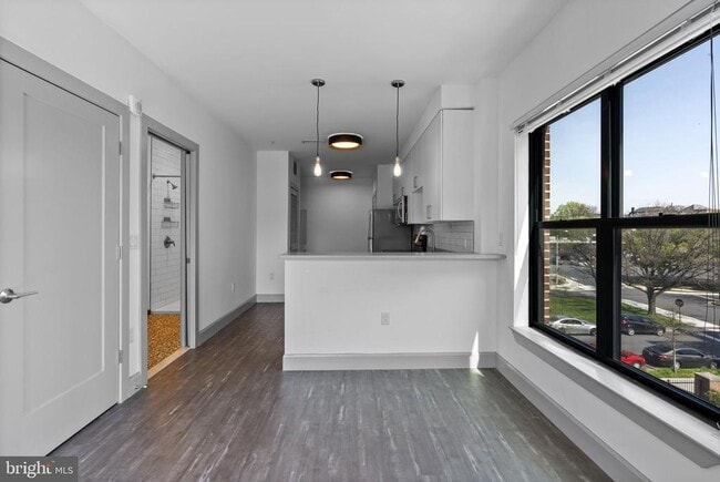 Building Photo - 303 McMechen St