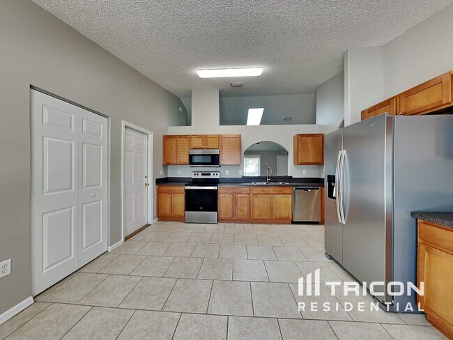 Building Photo - 11 Pinell Ln