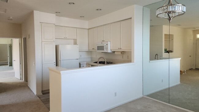 Building Photo - 10786 Sabre Hill Dr