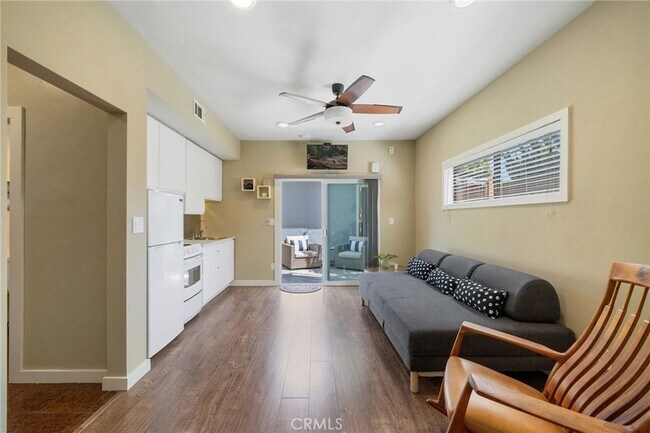 Foto del edificio - 215 Monterey Dr