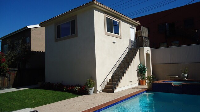 Building Photo - 826 N Citrus Ave