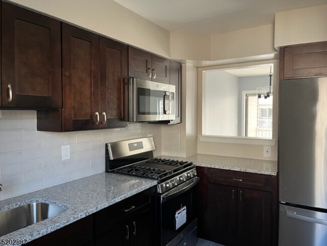 Building Photo - 24 Marina View Dr