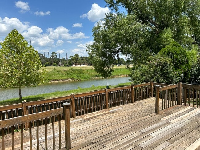 Deck with River view - 18714 Racquet Sports Way